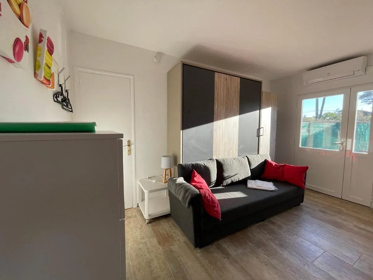 Le Club Des Cigales Daire Hyères