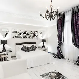 https://famous-champs-elysees.fr-paris.fr